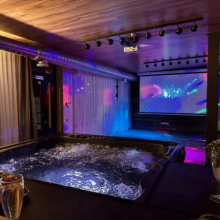 Cinema And Party Apartment *