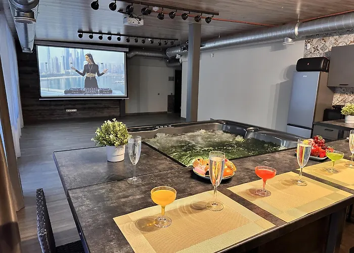 Cinema And Party Apartament *